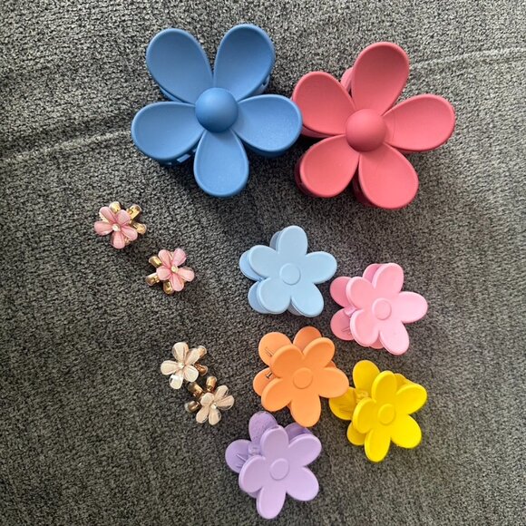 Pretty Hair Clips - Picture 1 of 2